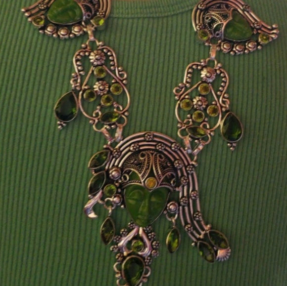 Unique  Carved face Chalcedony Peridot Neclkace - Picture 6 of 6